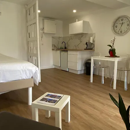 Centre Apartment *